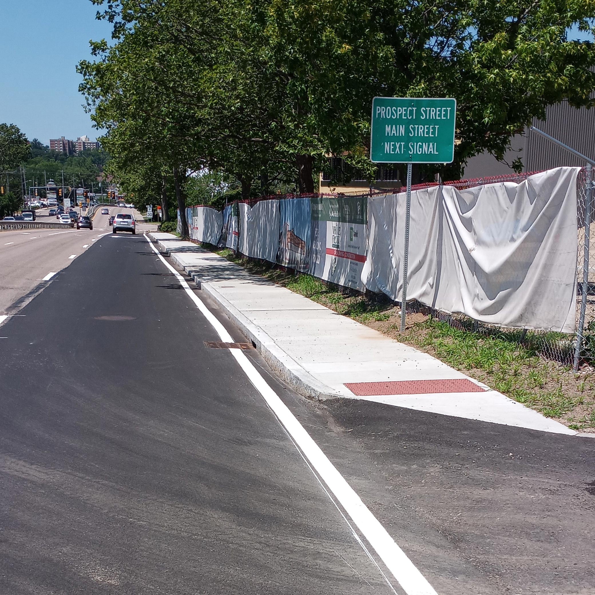 Picture from further away showcasing the right turn only sign for the newly paved roadway TD Construction installed on Rte9 West in Framingham, MA